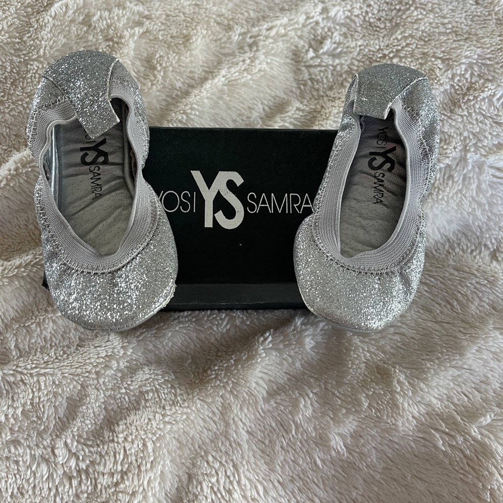 Yosi Samrq 6C Silver Glitter Ballet Slippers in Box.